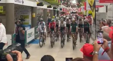Vuelta a España: el curioso inicio de la etapa 6 dentro de un supermercado recordado en Colombia