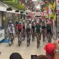 Etapa de Vuelta a España tuvo surrealista inicio en supermercado recordado en Colombia