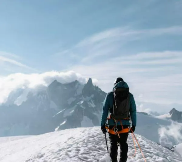 Tragedia en Mont-Blanc: 2 alpinistas murieron al caer 350 metros