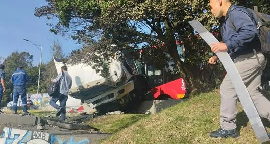 Así fue el accidente entre un Transmilenio y una volqueta en Suba, norte de Bogotá, que dejó 20 heridos