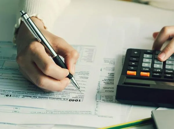 Declaración de renta: contribuyentes pueden pedir deducción del 1% por compras con factura electrónica