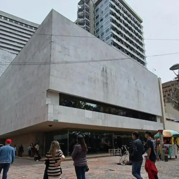 Policía revisa presunto paquete con explosivos en Museo del Oro, en Bogotá hoy