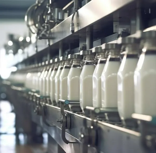 Explcian crisis en el sector de la leche en Colombia: altos precios, malos pagos a productores y caída de consumo. Fedegán lanzó alerta.