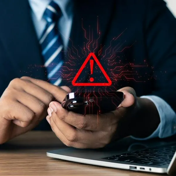 Imagen ilustrativa de un peligro para la seguridad de teléfonos móviles Apple y Android.