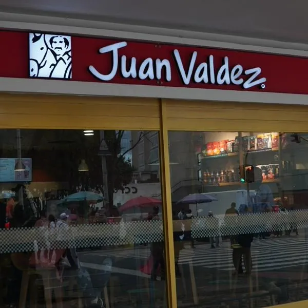 Foto de tienda, en nota de quién es dueño de la marca Juan Valdez, clave en Colombia, con dato de nombre 