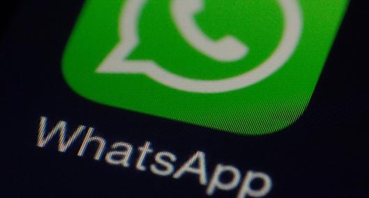 ¿Al usar WhatsApp su celular se descarga más rápido? Así puede evitarlo