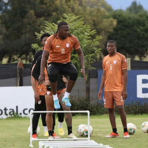 Hugo Rodallega decidió renovar su contrato con Independiente Santa Fe, según Felipe Sierra. No obstante, aseguró que no será hasta que se retire, sino hasta diciembre de 2025.