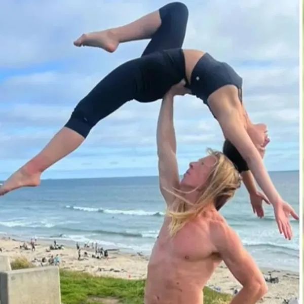 Mujer quedó paralizada luego de practicar peligrosa maniobra en acroyoga, EE. UU