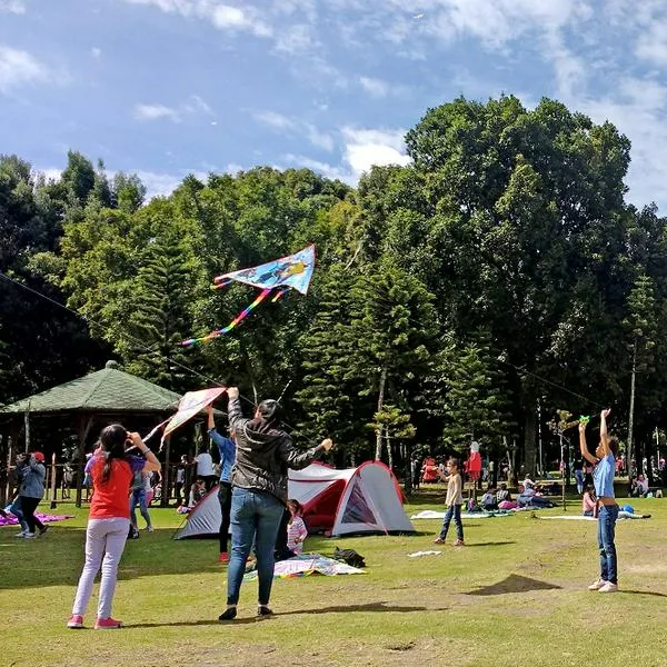 Más de 20 parques en Bogotá cerrarán por racionamiento: alerta sobre el nivel de embalses