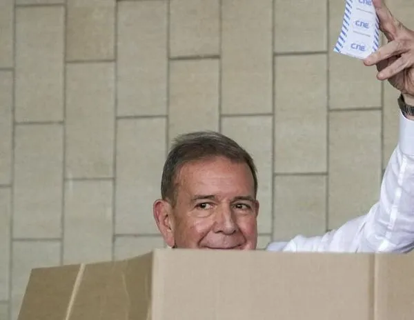 Fiscalía venezolana cita para el lunes a candidato opositor en investigación penal