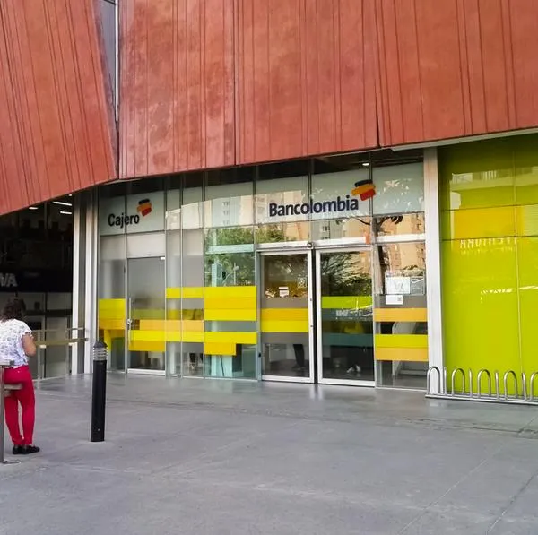 Son por mensajes de texto, redes sociales y llamadas telefónicas.