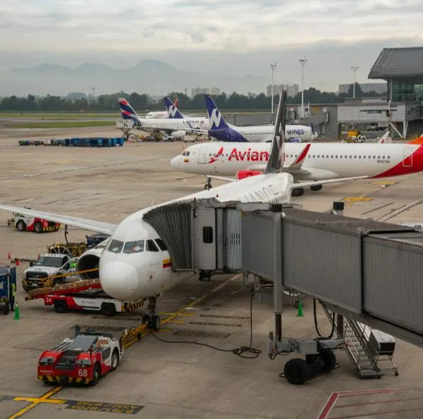 Avianca suspendió vuelos a Santa Marta, Cartagena y más ciudades por falta de combustible. La aerolínea lanzó una alerta por la situación. 