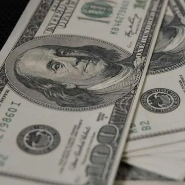 Dólar hoy empezó con leve alza en su precio y sigue arriba de $4.000