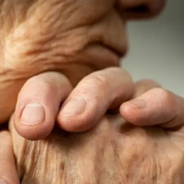 Abuelita fue asaltada y abusada por ladrón que entró a la casa de ella mediante engaños