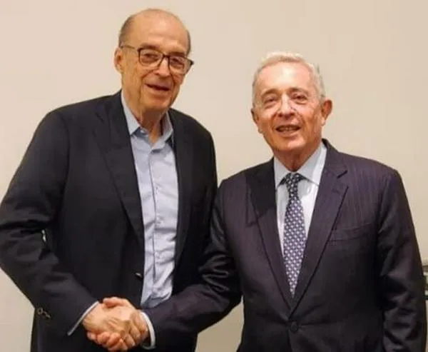 Leyva reveló que se reunió con Uribe para hablar de “temas de interés nacional”