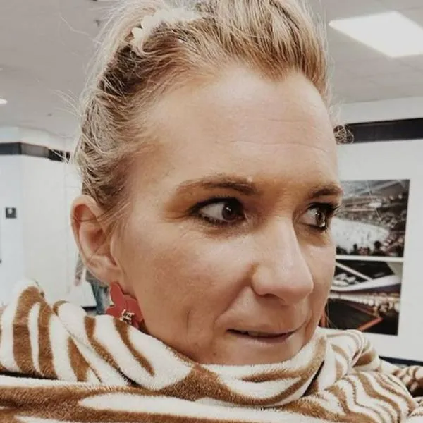 Mujer en EE. UU. dejó su casa y vive en hotel con sus hijos; paga $ 8 millones