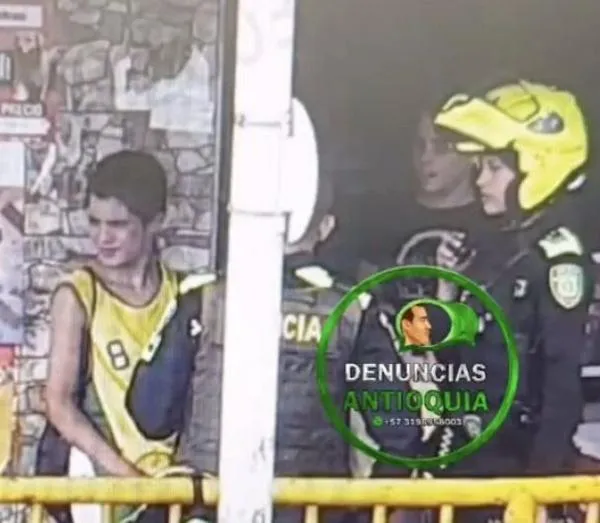Indignante video de joven maltratando a habitante de calle en Medellín con arma de fuego