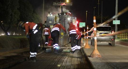 Pilas con los desvíos nocturnos en la Av. Caracas por las obras del metro