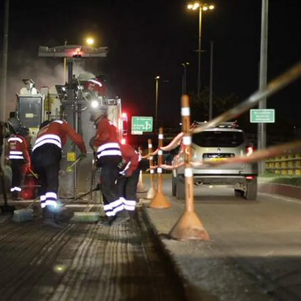 Pilas con los desvíos nocturnos en la Av. Caracas por las obras del metro