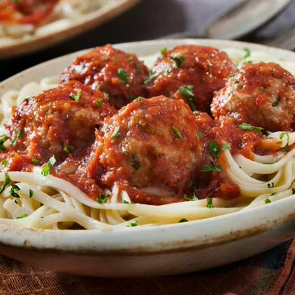 Receta: así se preparan unas ricas albóndigas con fideos