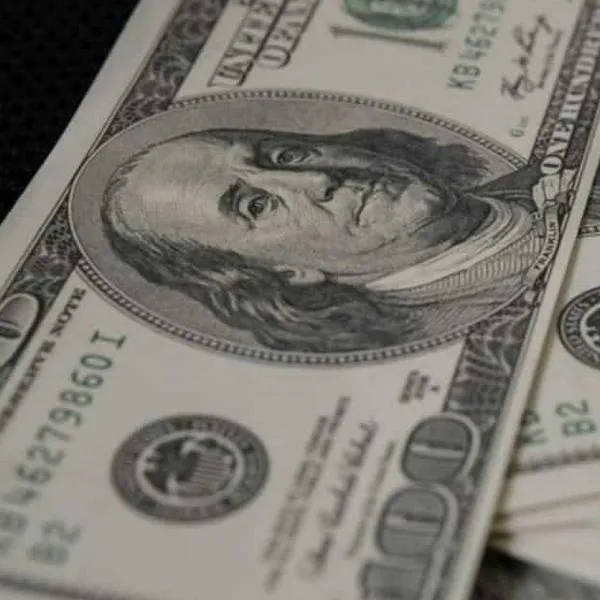 Dólar en Colombia termina con leve alza este martes, 27 de agosto