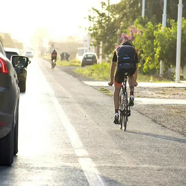 ¿Cuánto es la multa por pisar la línea continua de la calle? 