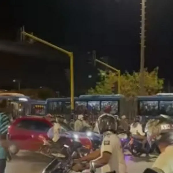 Choque entre ciclista y motociclista desató pelea en importante avenida de Cali