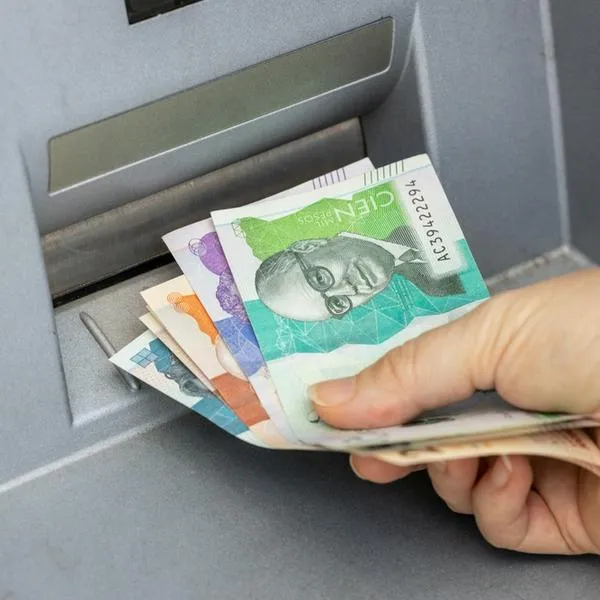 Cajeros automáticos, víctimas de estafa que quita dinero a personas que los usan