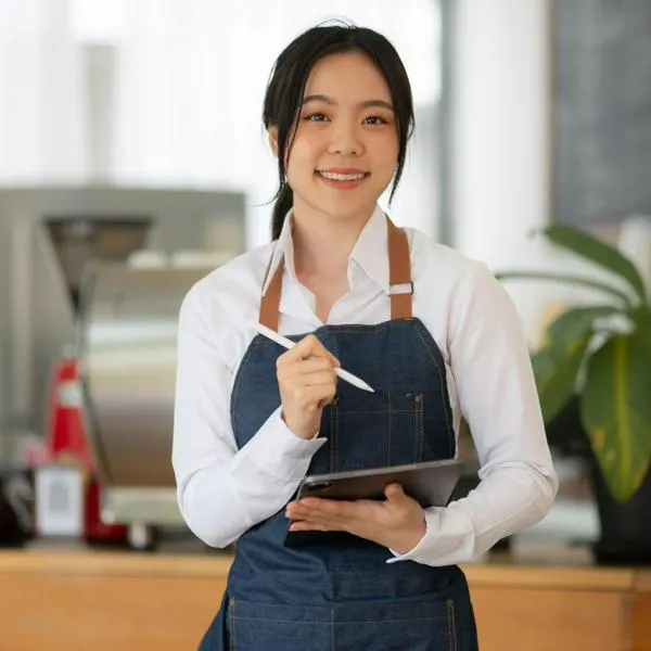 Ofertas de empleo para meseros: hay vacantes en Bogotá y Medellín con beneficios