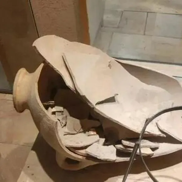 Un niño rompió una vasija de 3.500 años de antigüedad en un museo