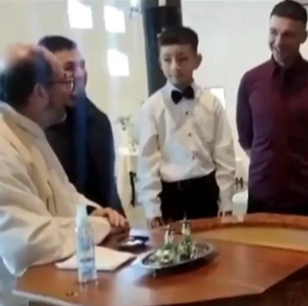 Video viral: niño respondió en bautizo que no quería ser cristiano, sino Lionel Messi.