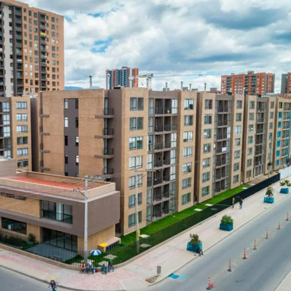 Personas que compraron vivienda en Colombia con crédito hipotecario caro pueden acceder a rebaja en tasas de interés con compra de cartera y negociación.