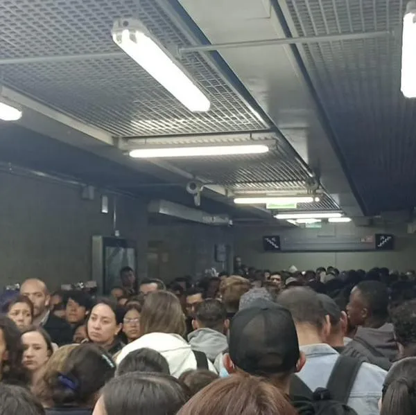 Portal 80 de Transmilenio en Bogotá colapsó por trancones por accidente en calle 80