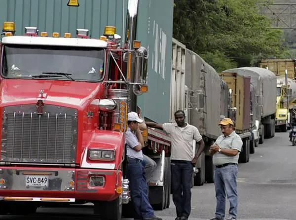 Paro de camioneros hoy en vivo en Bogotá.