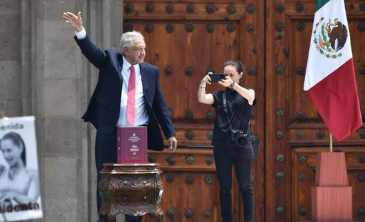 López Obrador defiende su legado en México para construir 'una patria nueva'