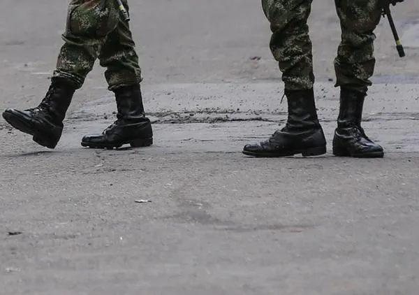 Cuatro militares heridos deja hostigamiento de presuntos guerrilleros del ELN en Cauca