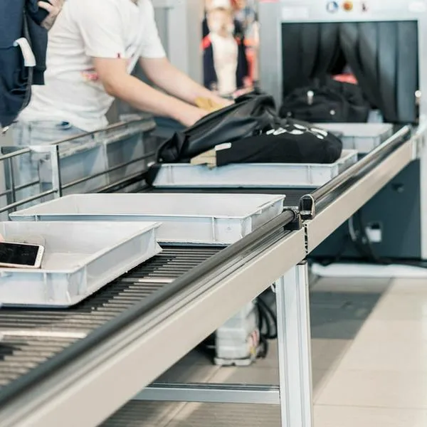 Equipaje en aeropuertos: qué objetos decomisan y qué hacen con ellos 