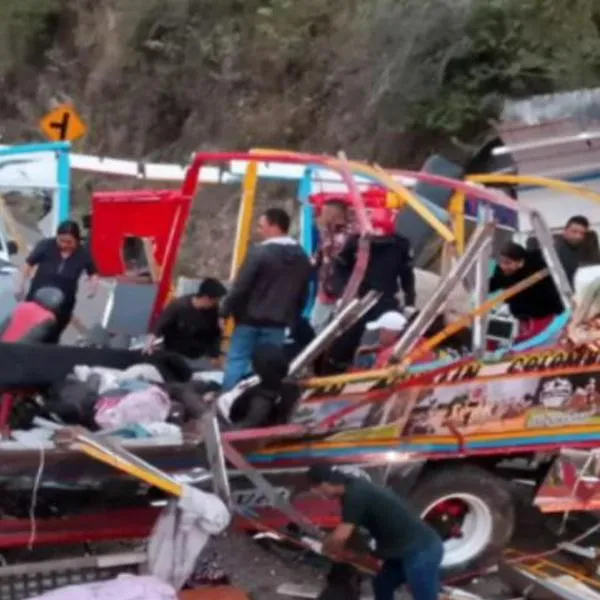 Así quedó la chiva que se accidentó en la vía San Agustín-Pitalito, donde 2 niños fallecieron