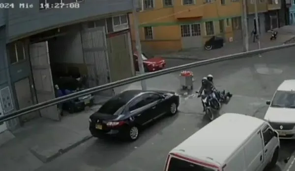 Habló mamá de menor arrastrada por ladrones que iban a robarla en Bogotá: "La halaron"