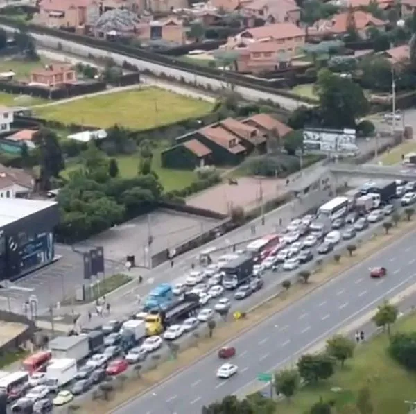 Paro de camioneros hoy: trancón monumental entrada a Bogotá vía Cajicá-Chía