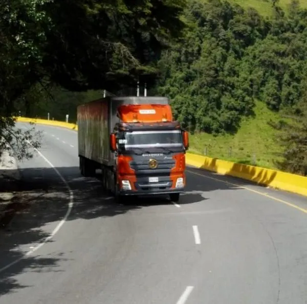 Establecen puesto de mando en Colombia para mediar con transportadores por alza de ACPM