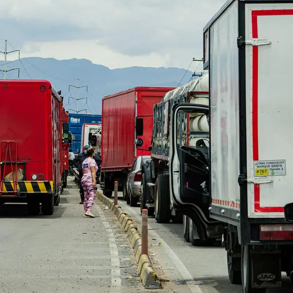 Paro camionero hoy en Bogotá: calles cerradas, Transmilenio.