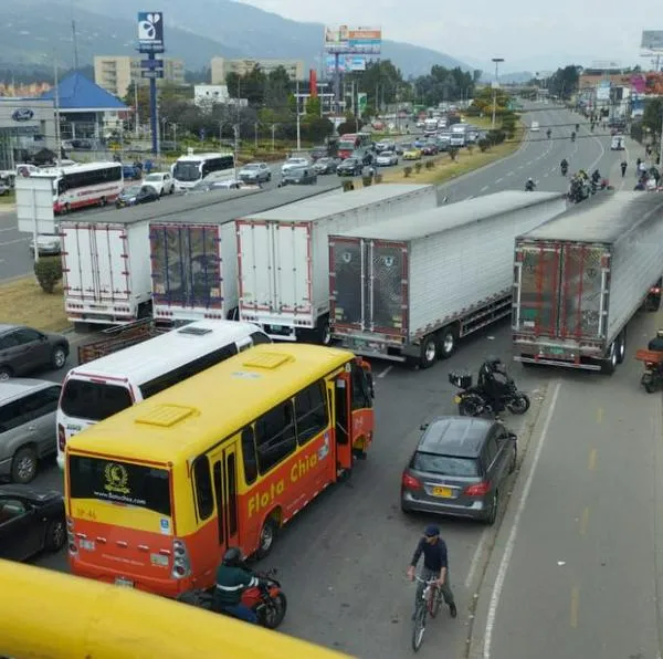 Paro nacional de camioneros seguirá por decisión de Gobierno de no bajar ACPM
