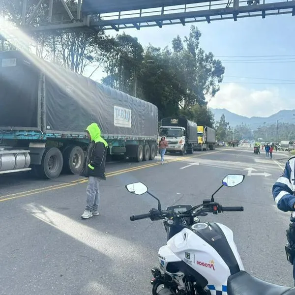 Camioneros advierten a ciudadanos por paro y les piden que hagan mercado puesto que aseguran que la situación "va para largo". 