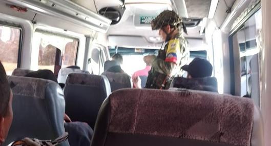 Disidencias de las Farc instalaron retén en Cauca e intimidan a conductores