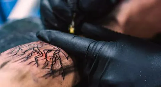 Alerta para amantes de los tatuajes por peligrosa bacteria: qué está pasando