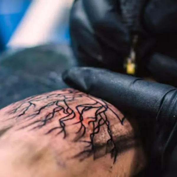 Alerta para amantes de los tatuajes por peligrosa bacteria: qué está pasando