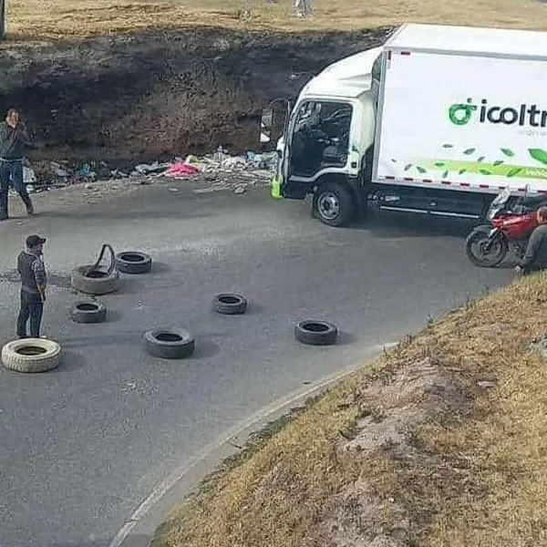 Ministro de Hacienda dice que hay violación de derechos humanos en paro de camioneros