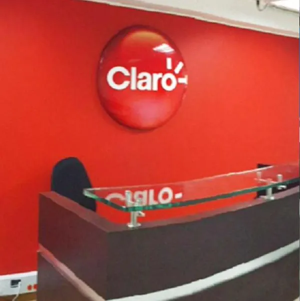 Movistar y Claro se unieron y confirman que van a ofertar por WOM en Chile