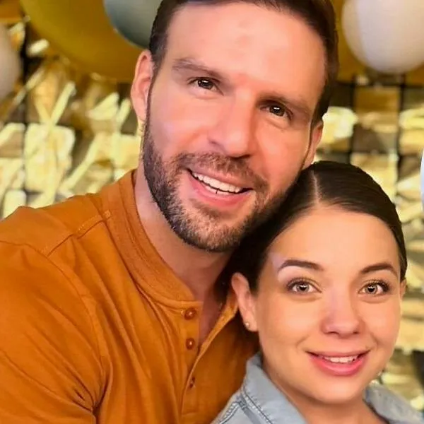 Álex Adames y Luz del Sol Neisa revelan el sexo de su tercer hijo.
